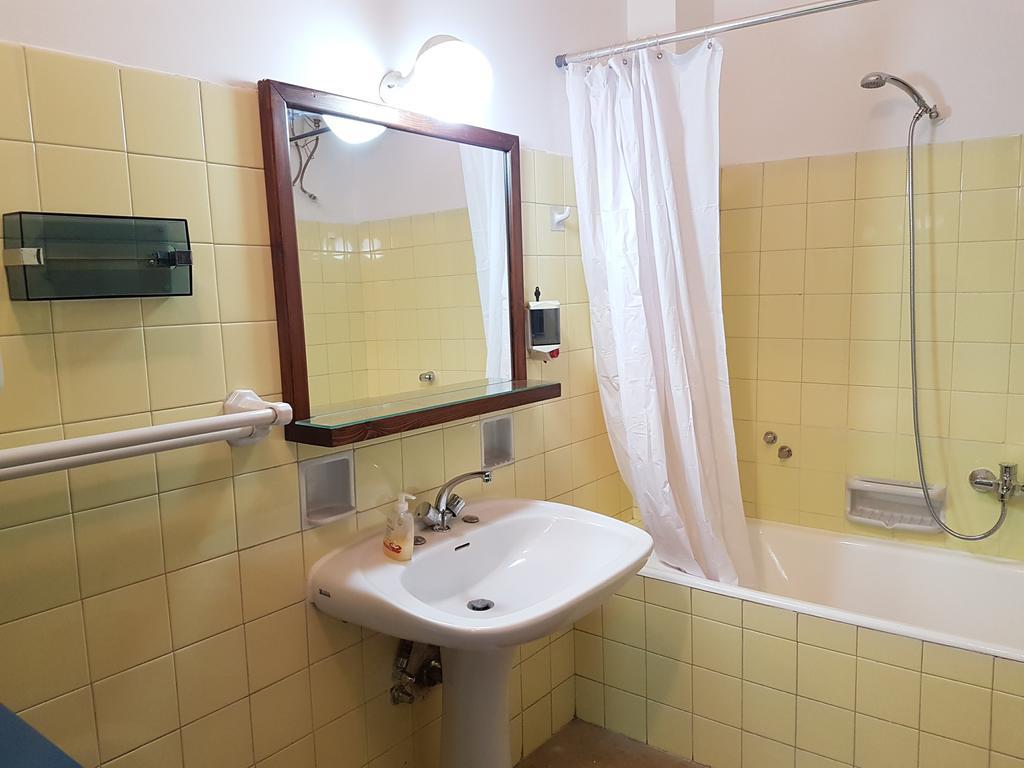 Errathens Aegean Apartment - Athens Center, 5 Bd, 2 Bath Екстер'єр фото